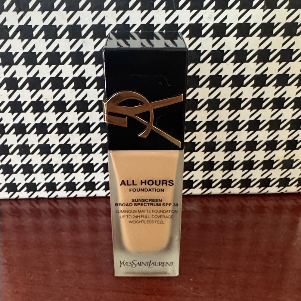 Yves Saint Laurent All Hours Foundation